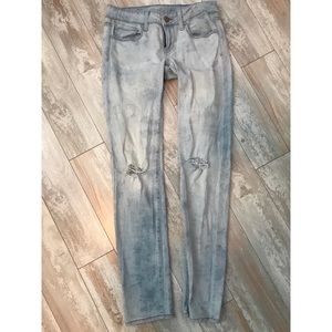 Light wash Distressed American Eagle Jeans